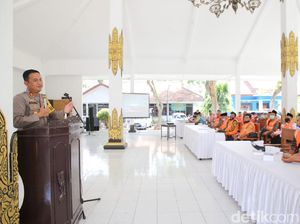 Tekan COVID-19, Polisi Gandeng Kades dan Gencarkan Patroli Prokes di Jombang