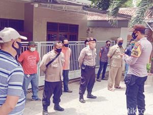 Deretan Kecaman Buntut Pengepungan Rumah Ibunda Mahfud Md di Pamekasan Deretan Kecaman Buntut Pengepungan Rumah Ibunda Mahfud Md di Pamekasan