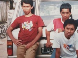 Ridwan Kamil Pasang Foto Jadul, Netizen Salah Fokus ke Motuba