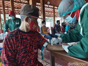 Saat Gibran-Teguh dan Bajo Sama-sama Gelar Rapid Test Buat Saksi Saat Gibran-Teguh dan Bajo Sama-sama Gelar Rapid Test Buat Saksi