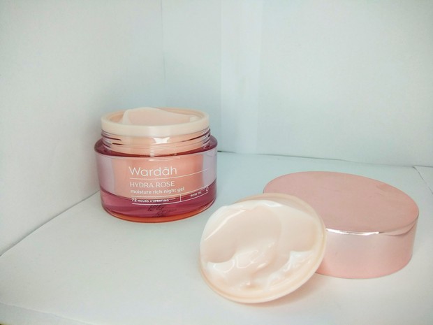 Tekstur Wardah Hydra Rose Moisture Rich Night Gel.