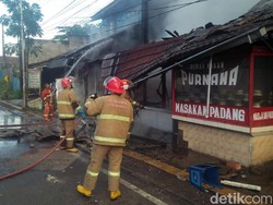 RM Padang-Bengkel Ludes Terbakar di Sukabumi, Satu Orang Terluka