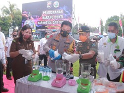 Polda NTB Musnahkan Ribuan Narkoba & Miras Secara Serentak