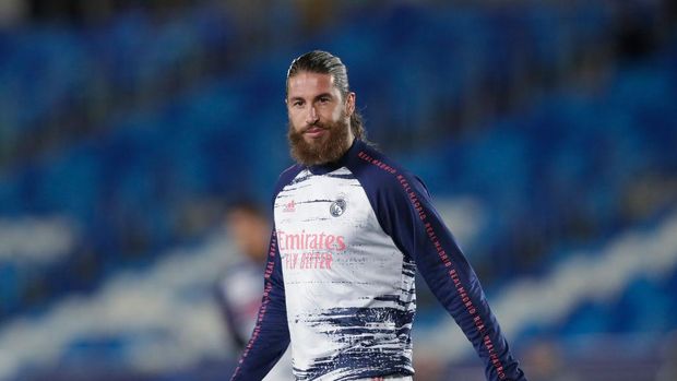 MADRID, SPAIN - NOVEMBER 03: Sergio Ramos of Real Madrid CF reacts during his warming up before the UEFA Champions League Group B stage match between Real Madrid and FC Internazionale at Estadio Santiago Bernabeu on November 03, 2020 in Madrid, Spain. (Photo by Gonzalo Arroyo Moreno/Getty Images)