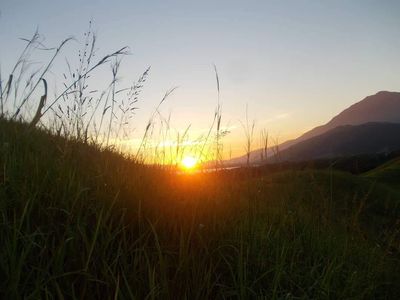 Foto: Sunset Terbaik dari Danau Sentani, Ada di Bukit Ini