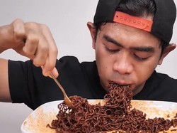 Tanboy Kun Nekat Sarapan Mie Pedas Level 6 Juta, Ini Reaksinya