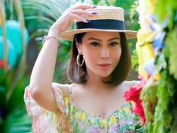 Resmi Cerai, Vicky Zainal Tetap Tinggal di Rumah Bersama