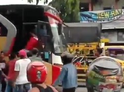 Viral Video Bus Ngeblong di Lamongan, Sopirnya Dihajar Warga