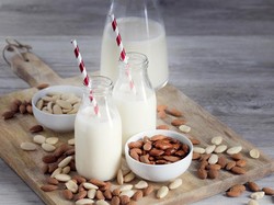 7 Manfaat Susu Almond, Turunkan Berat Badan hingga Sehatkan Jantung