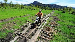 Akses Jalan Desa Terpencil di Kerinci Ini Kurang Memadai