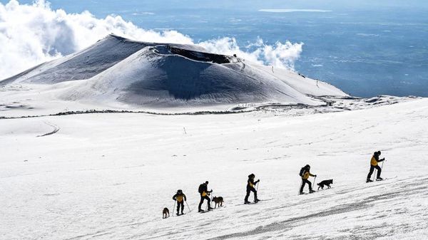 Intip Aktivitas Patroli Gunung Etna di Italia