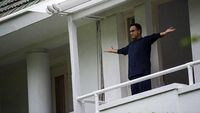 Anies Olahraga Pagi Saat Isolasi Mandiri di Rumah Dinas