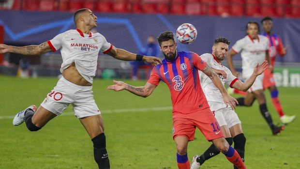 Chelsea's Olivier Giroud heads for the ball to score his side's third goal with teammates during the Champions League group E soccer match between Sevilla and Chelsea at the Ramon Sanchez Pijuan stadium in Seville, Spain, Wednesday, Dec. 2, 2020. (AP Photo/Angel Fernandez)