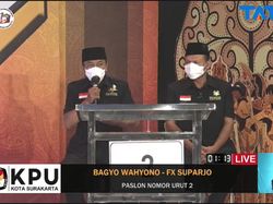 Berbaju Batik Truntum, Bagyo Rival Gibran Nyoblos di TPS Penumping