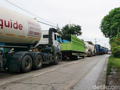 Jalan Raya Cilegon-Anyer Banjir, Bikin Macet 2 KM