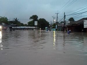 Banjir Rendam 5 Kecamatan di Cilegon, Warga Dievakuasi Banjir Rendam 5 Kecamatan di Cilegon, Warga Dievakuasi
