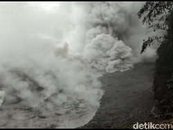 Diguyur Hujan, Banjir Lahar Dingin Terjang Sungai di Kaki Gunung Semeru