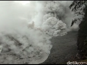Diguyur Hujan, Banjir Lahar Dingin Terjang Sungai di Kaki Gunung Semeru Diguyur Hujan, Banjir Lahar Dingin Terjang Sungai di Kaki Gunung Semeru