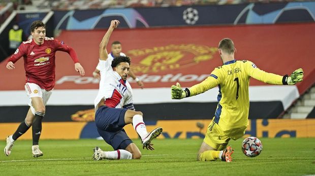 PSG's Marquinhos scores his side's second goal during a Group H Champions League soccer match between Manchester United and Paris Saint Germain at the Old Trafford stadium in Manchester, England, Wednesday, Dec. 2, 2020. (AP Photo/Dave Thompson)