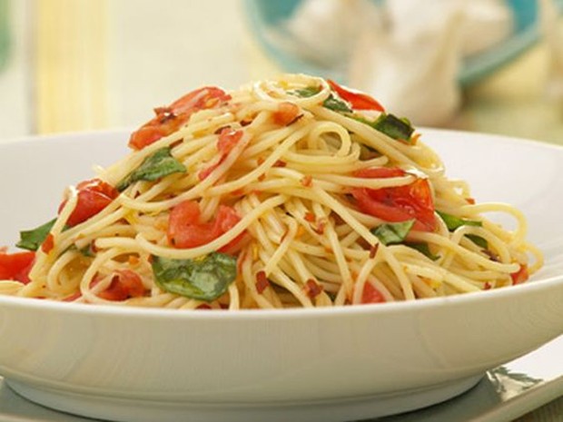 Cherry tomato pasta/pinterest.com/barillaus Hidangan pasta satu ini sangat cocok bagi orang yang menyukai makanan asam.
