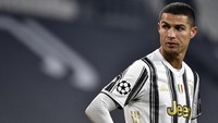 Di usianya yang sudah 35 tahun, masa keemasan Cristiano Ronaldo belum habis. Musim lalu, ia membawa Juventus memenangi scudetto kesembilan secara beruntun. Oh ya, ia juga menjadi top scorer klub dengan 37 gol di seluruh kompetisi. Foto: AP/Marco Alpozzi