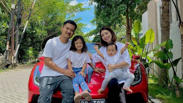 Delta Hesti istri Tom Liwafa