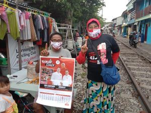 Tim Eri-Armudji Kampanye Door to Door Antar Surat Cinta dari Risma