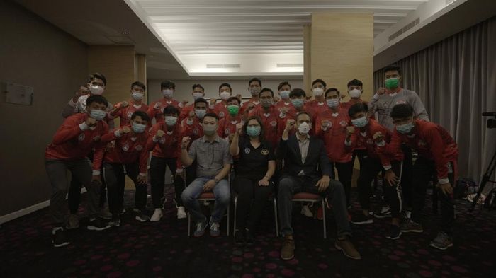 Garuda Select Garuda Select akan berangkat ke Inggris malam ini.