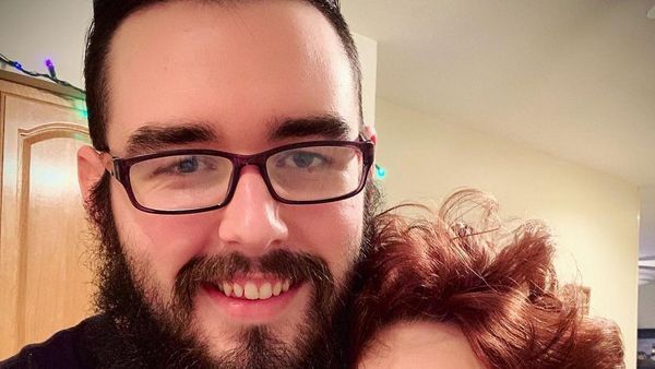 Foto Mesra Pria 23 Tahun Nikahi Nenek 76 Tahun yang Kini Bikin Konten Sensual