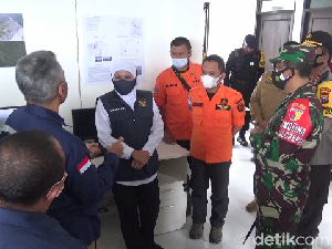 Gubernur Khofifah Pastikan Kelengkapan EWS Gunung Semeru Gubernur Khofifah Pastikan Kelengkapan EWS Gunung Semeru