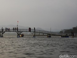 Lagi Hits di Bandung, Namanya Jembatan Bucin, Membelah Sungai Citarum