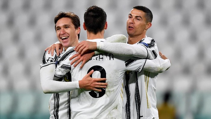 TURIN, ITALY - DECEMBER 02: Alvaro Morata of Juventus(C) celebrates after scoring their sides third goal with Federico Chiesa of Juventus(L) and Cristiano Ronaldo of Juventus(R) during the UEFA Champions League Group G stage match between Juventus and Dynamo Kyiv at Allianz Stadium on December 02, 2020 in Turin, Italy. Sporting stadiums around Italy remain under strict restrictions due to the Coronavirus Pandemic as Government social distancing laws prohibit fans inside venues resulting in games being played behind closed doors. (Photo by Valerio Pennicino/Getty Images)