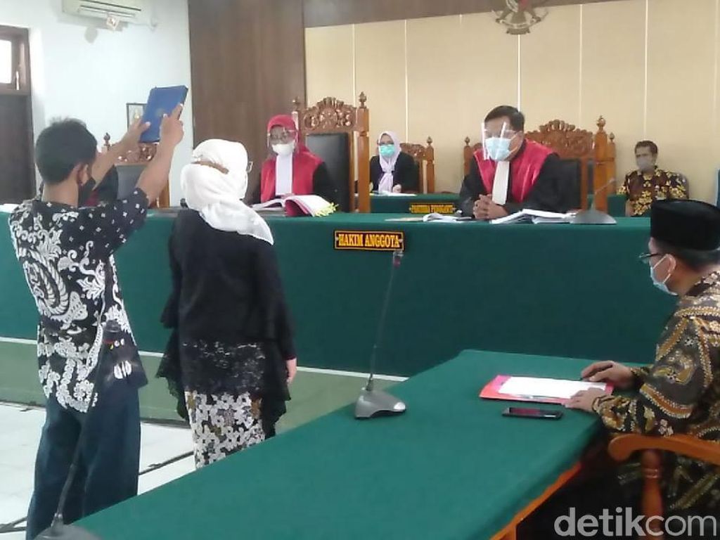 Kadinkes Jadi Saksi Sidang Dangdutan Waket DPRD Tegal, Fakta Baru Terungkap! Kadinkes Jadi Saksi Sidang Dangdutan Waket DPRD Tegal, Fakta Baru Terungkap!