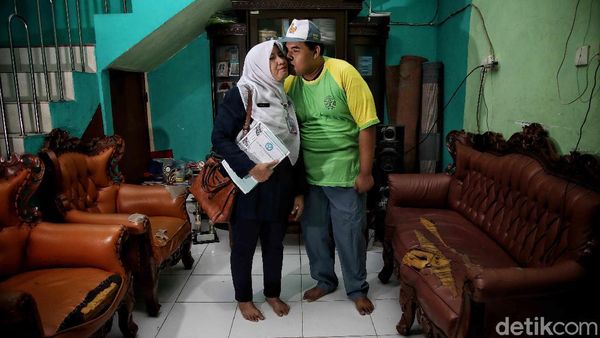 Kasih Cinta Tulus Seorang Ibu untuk Buah Hati Penyandang Autis
