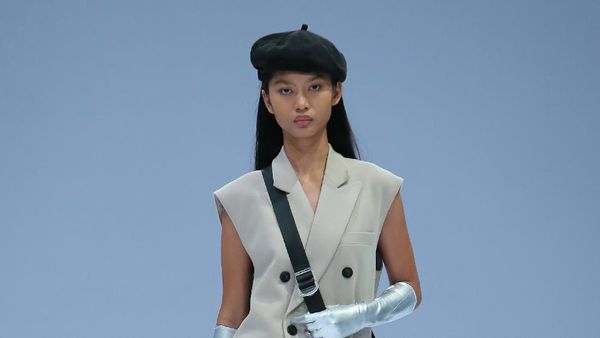 10 Inspirasi Baju Kerja dari Koleksi Rani Hatta di Jakarta Fashion Week 2021