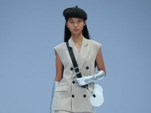 10 Inspirasi Baju Kerja dari Koleksi Rani Hatta di Jakarta Fashion Week 2021 10 Inspirasi Baju Kerja dari Koleksi Rani Hatta di Jakarta Fashion Week 2021