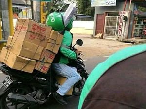 Kurir Ojol Angkut Kulkas-Mesin Cuci: Antara Keselamatan, Upah, dan Ancaman Sanksi Aplikator