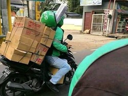 Kurir Ojol Angkut Kulkas-Mesin Cuci: Antara Keselamatan, Upah, dan Ancaman Sanksi Aplikator