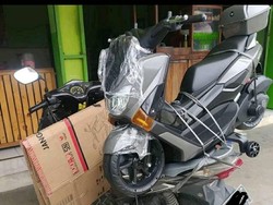 Ini Cara yang Benar Membawa Barang di Atas Motor, Jangan Nyusahin Orang!