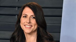 Ini MacKenzie Scott, Mantan Jeff Bezos yang Donasi Rp 38 T untuk Amal