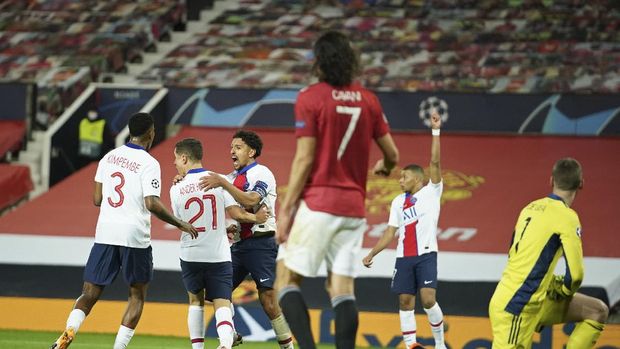 PSG's Marquinhos, 3rd left, celebrates with team mates after scoring his side's second goal during a Group H Champions League soccer match between Manchester United and Paris Saint Germain at the Old Trafford stadium in Manchester, England, Wednesday, Dec. 2, 2020. (AP Photo/Dave Thompson)