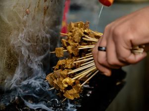 Mantap! 5 Sate Padang Kaki Lima Ini Buka Sampai Dini Hari