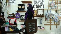Melihat Buah Karya Penyandang Disabilitas