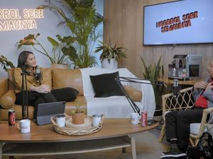 NSS: Putri Tanjung dan Triyono Prijosoesilo Bicara Bangun Brand Kuat-Manfaat NSS: Putri Tanjung dan Triyono Prijosoesilo Bicara Bangun Brand Kuat-Manfaat