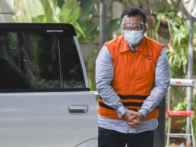 Tangan Diborgol Edhy Prabowo Diperiksa KPK