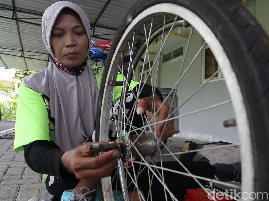 Perbaikan Kursi Roda Gratis di Hari Disabilitas Internasional Perbaikan Kursi Roda Gratis di Hari Disabilitas Internasional
