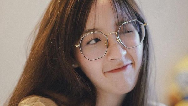 10 Pose Imut Puimek Napasorn Weerayuttvilai, Pemeran The Gifted Graduation