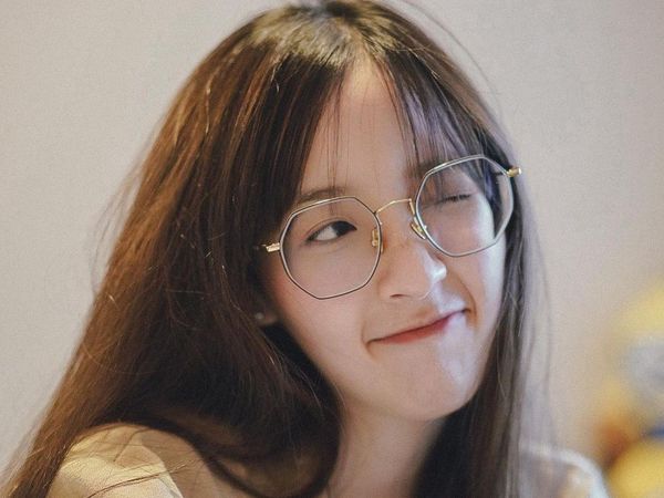 10 Pose Imut Puimek Napasorn Weerayuttvilai, Pemeran The Gifted Graduation