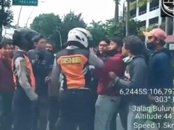 Razia Parkir Liar di Jaksel Ricuh, Driver Ojol Pukul Petugas Dishub