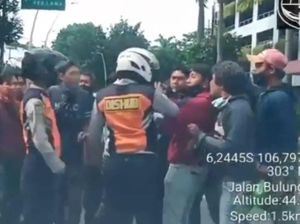 Razia Parkir Liar di Jaksel Ricuh, Driver Ojol Pukul Petugas Dishub Razia Parkir Liar di Jaksel Ricuh, Driver Ojol Pukul Petugas Dishub